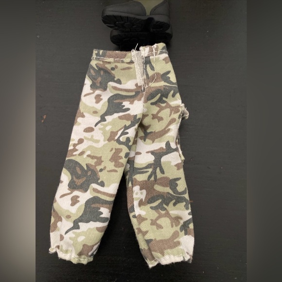 Vintage 1996 Hasbro Pawtucket GI Joe Action Figure Doll & special forces tank - Picture 5 of 13